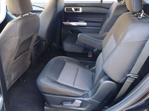 Used 2023 Ford Explorer XLT AWD/4WD image 5