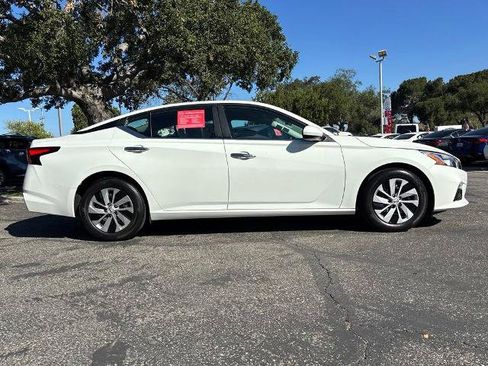 Certified 2021 Nissan Altima 2.5 S FWD image 2