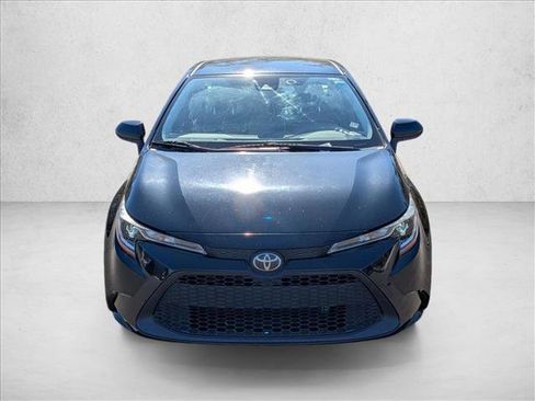 Used 2020 Toyota Corolla LE image 2