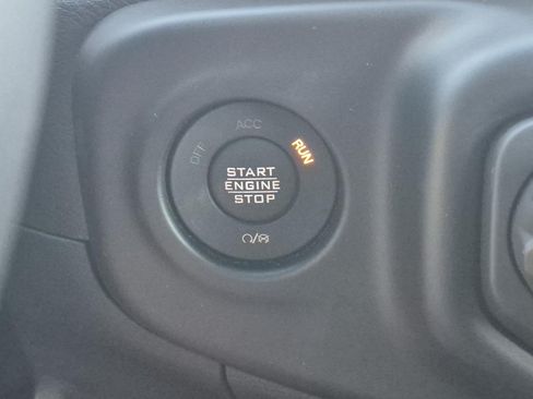 Used 2023 Jeep Gladiator Sport AWD/4WD image 25