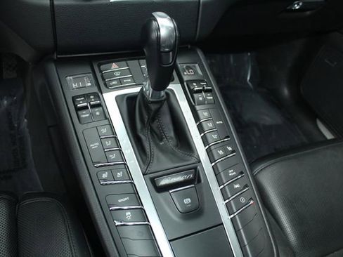Used 2018 Porsche Macan S image 16