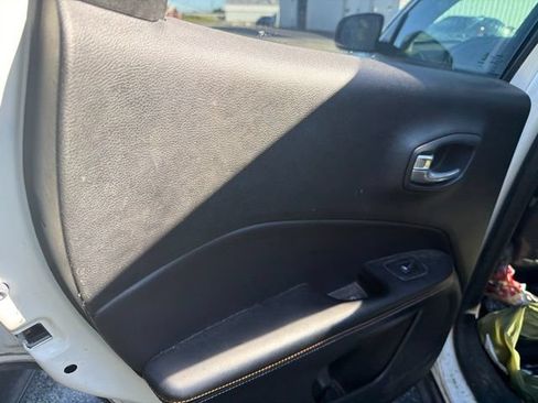 Used 2018 Jeep Compass Latitude w/ Popular Equipment Group AWD/4WD image 23