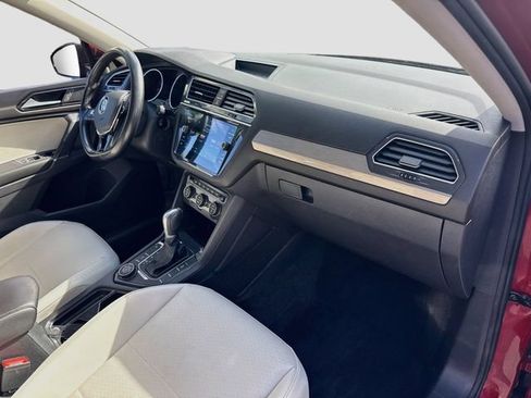 Used 2018 Volkswagen Tiguan SE w/ Panoramic Sunroof Package AWD/4WD image 36