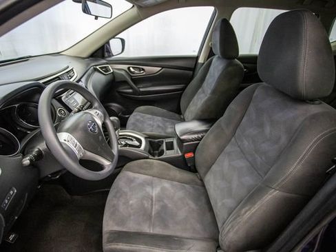 Used 2016 Nissan Rogue SV image 18