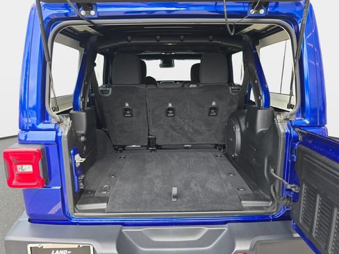 Used 2019 Jeep Wrangler Unlimited Sahara AWD/4WD image 15