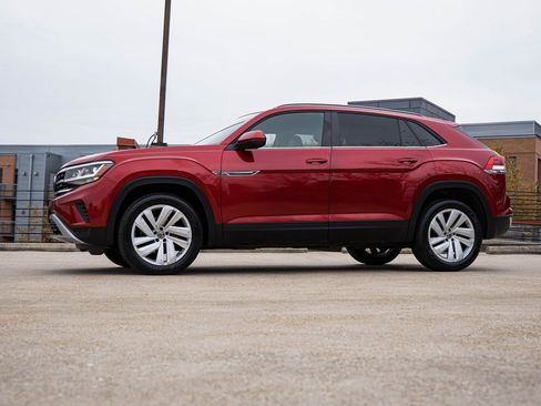 Certified 2020 Volkswagen Atlas Cross Sport SE image 3