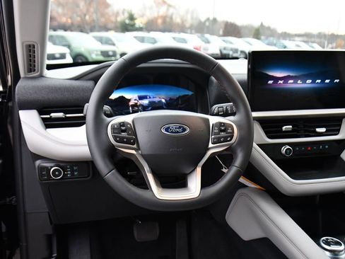 Used 2026 Ford Explorer Active w/ Active Comfort Package image 12