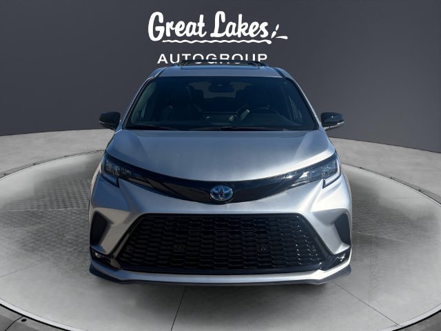 Used 2025 Toyota Sienna XSE w/ XSE Premium Package AWD/4WD image 8