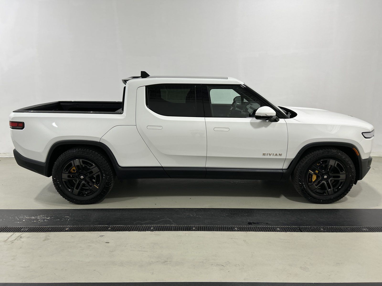 Used 2022 Rivian R1T Adventure AWD/4WD image 6