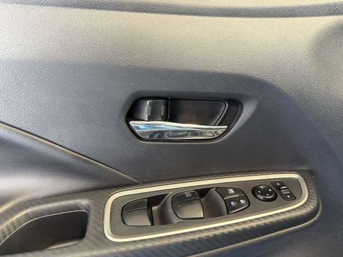 Used 2024 Nissan Versa SR image 12