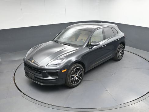 Used 2022 Porsche Macan image 34