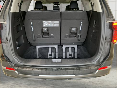 Used 2025 Kia Carnival SX Prestige image 12
