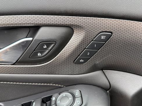 Used 2023 Chevrolet Traverse Premier w/ Redline Edition image 17