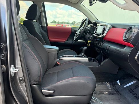 Used 2021 Toyota Tacoma SR5 AWD/4WD image 25
