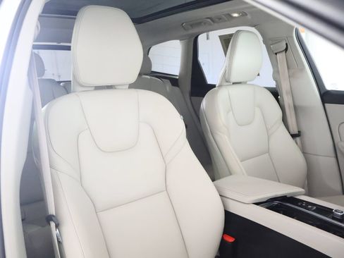 Used 2023 Volvo XC60 B5 Plus AWD/4WD image 53
