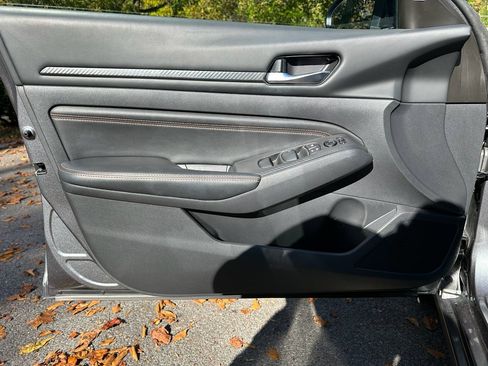 Used 2022 Nissan Altima 2.5 SR w/ Midnight Edition Package image 11