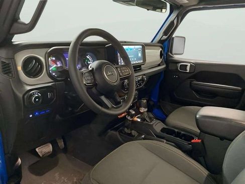 Used 2024 Jeep Wrangler Unlimited image 37