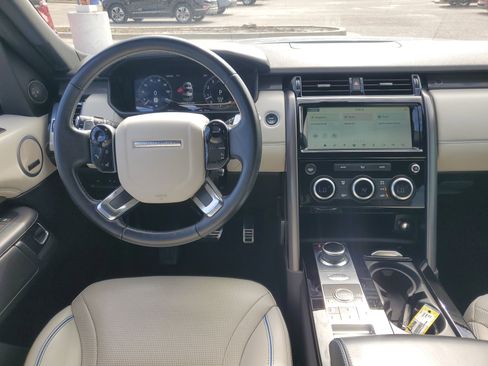 Used 2020 Land Rover Discovery HSE image 13