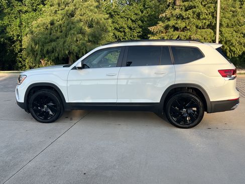 Used 2025 Volkswagen Atlas SE w/ Panoramic Sunroof Package FWD image 6