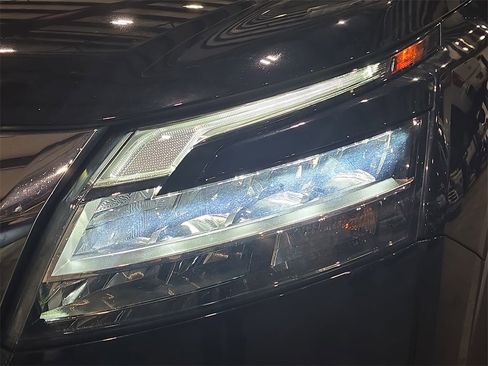 Used 2023 Nissan Pathfinder Platinum image 32