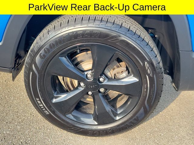 Used 2020 Jeep Cherokee Latitude Plus AWD/4WD image 7