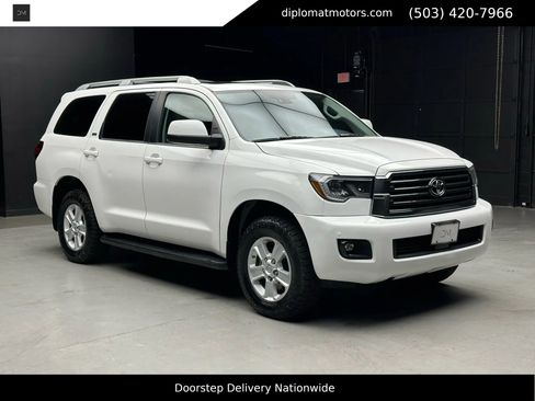 Used 2018 Toyota Sequoia TRD Sport image 9