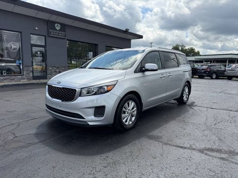 Used 2016 Kia Sedona LX w/ Option Group 020 FWD image 2