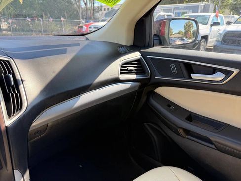 Used 2021 Ford Edge SEL image 16
