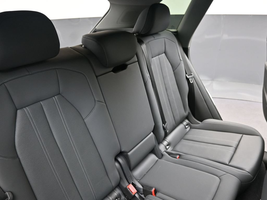 Used 2025 Audi Q5 Premium Plus w/ Premium Plus AWD/4WD image 16