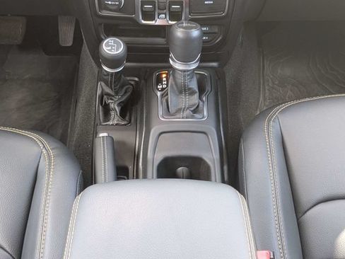 Certified 2025 Jeep Gladiator Sport AWD/4WD image 20