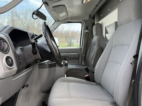 Used 2019 Ford E-350 and Econoline 350 Super Duty w/ Power Windows & Locks Group RWD image 18