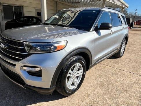 Used 2024 Ford Explorer XLT w/ Equipment Group 202A image 7