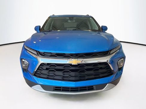 Used 2024 Chevrolet Blazer LT w/ Convenience Package FWD image 2