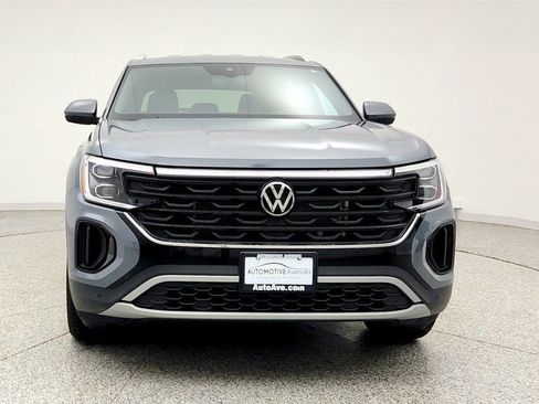 Used 2024 Volkswagen Atlas Cross Sport SE FWD image 2
