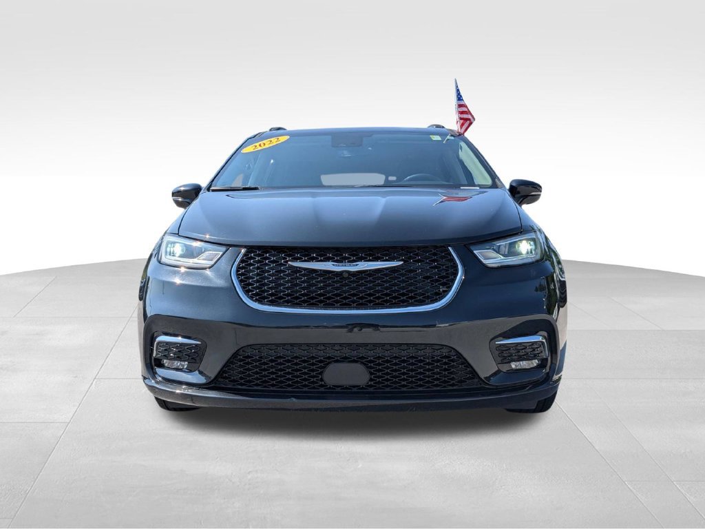 Used 2024 Chrysler Pacifica Touring-L FWD image 9