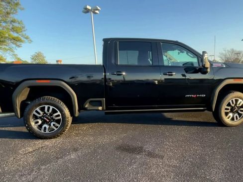 Used 2023 GMC Sierra 2500 AT4 w/ AT4 Premium Plus Package image 9