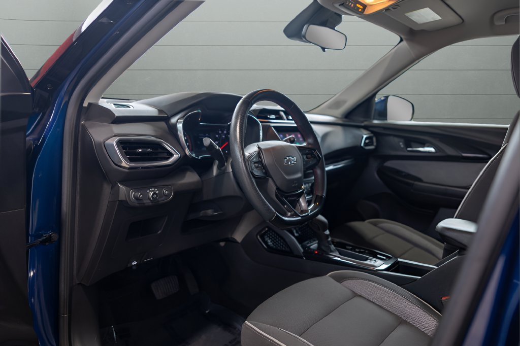 Used 2023 Chevrolet TrailBlazer LT FWD image 34