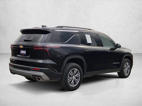 Used 2025 Chevrolet Traverse LT image 5