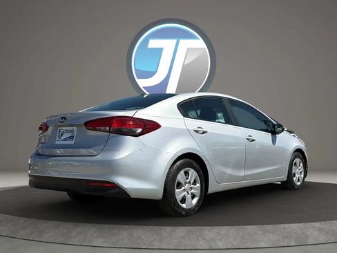 Used 2017 Kia Forte LX FWD image 10