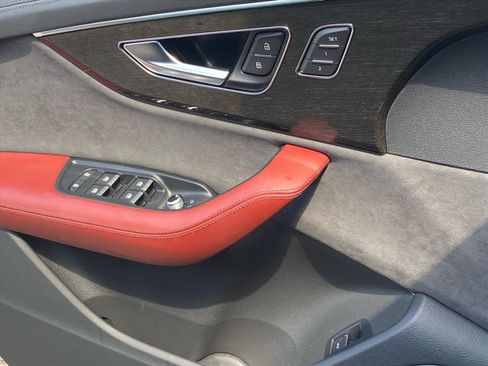 Used 2022 Audi SQ7 Prestige w/ Prestige Package image 18