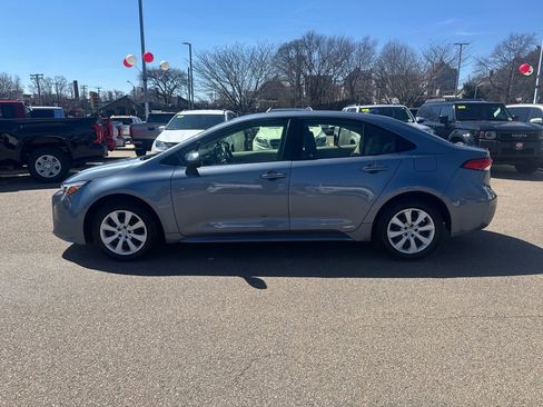 Used 2025 Toyota Corolla LE AWD/4WD image 4