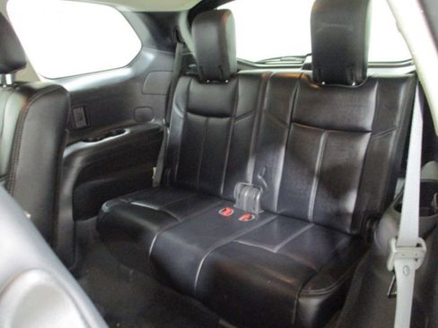 Used 2019 Nissan Pathfinder SL image 9