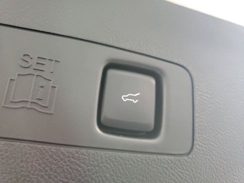Used 2026 Lincoln Corsair Reserve w/ Rear Removable Package Tray FWD image 9