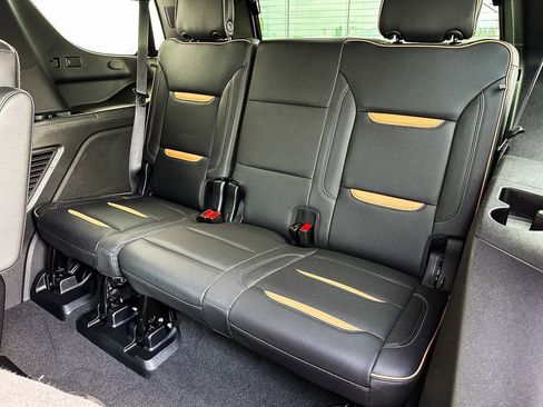 Used 2024 GMC Yukon AT4 w/ Technology Package image 30