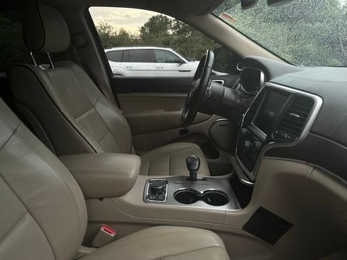 Used 2015 Jeep Grand Cherokee Overland AWD/4WD image 9