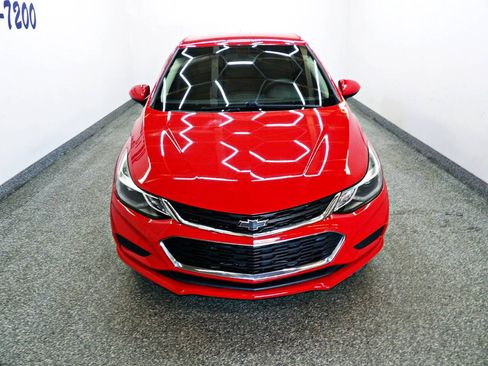 Used 2017 Chevrolet Cruze LT w/ Convenience Package FWD image 2