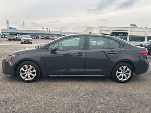 Used 2025 Toyota Corolla LE image 3