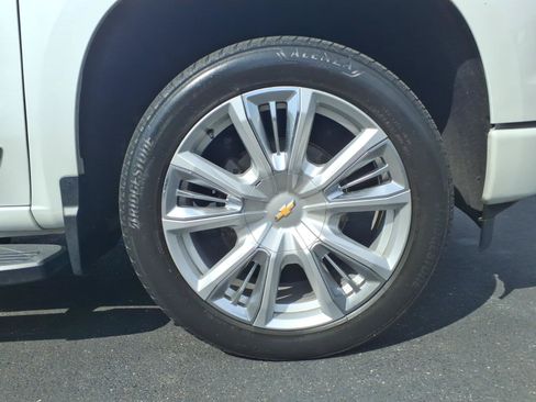 Used 2023 Chevrolet Silverado 1500 High Country AWD/4WD image 9