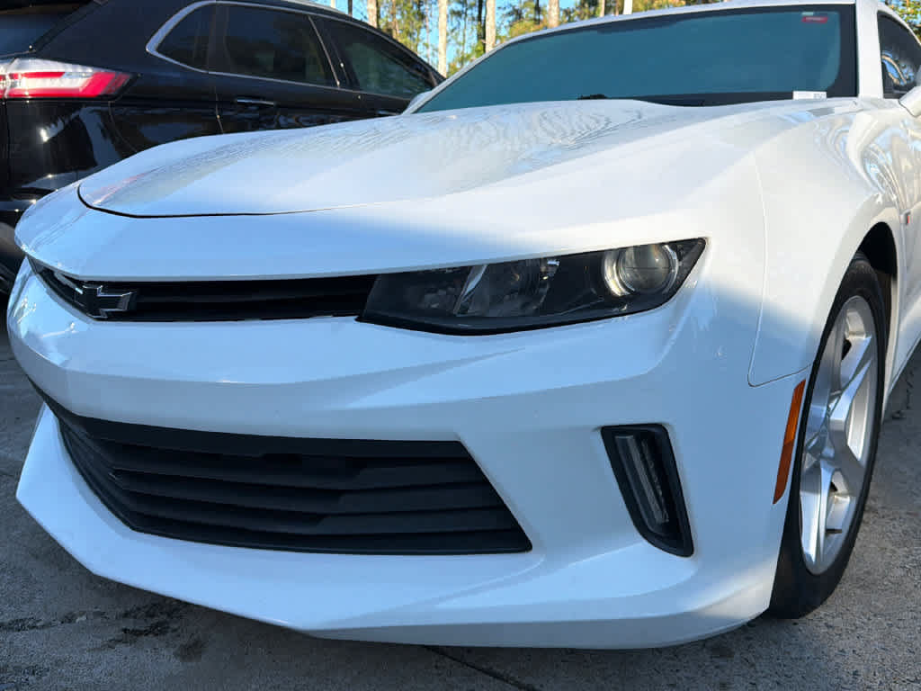 Used 2017 Chevrolet Camaro LT RWD image 5