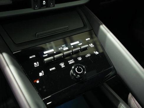 Certified 2025 Porsche Macan Electric RWD image 23